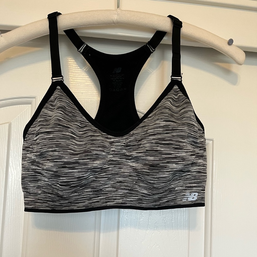 NEW BALANCE SPORTS BRA SZ L BLACK and WHITE GENTLY USED
